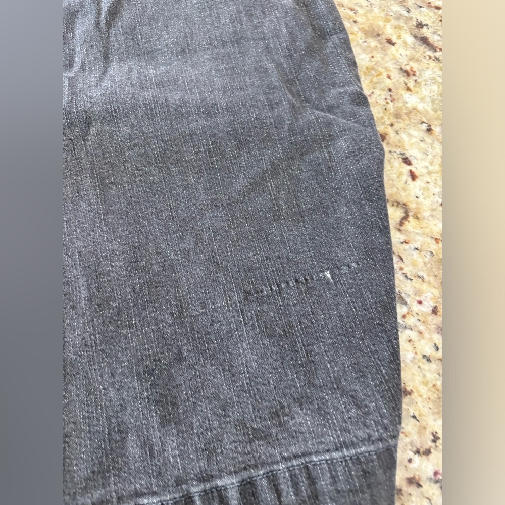 Tara and sky. Size 3X. Ladies short W/elastic waistband. Has wash wear. - Picture 2 of 6